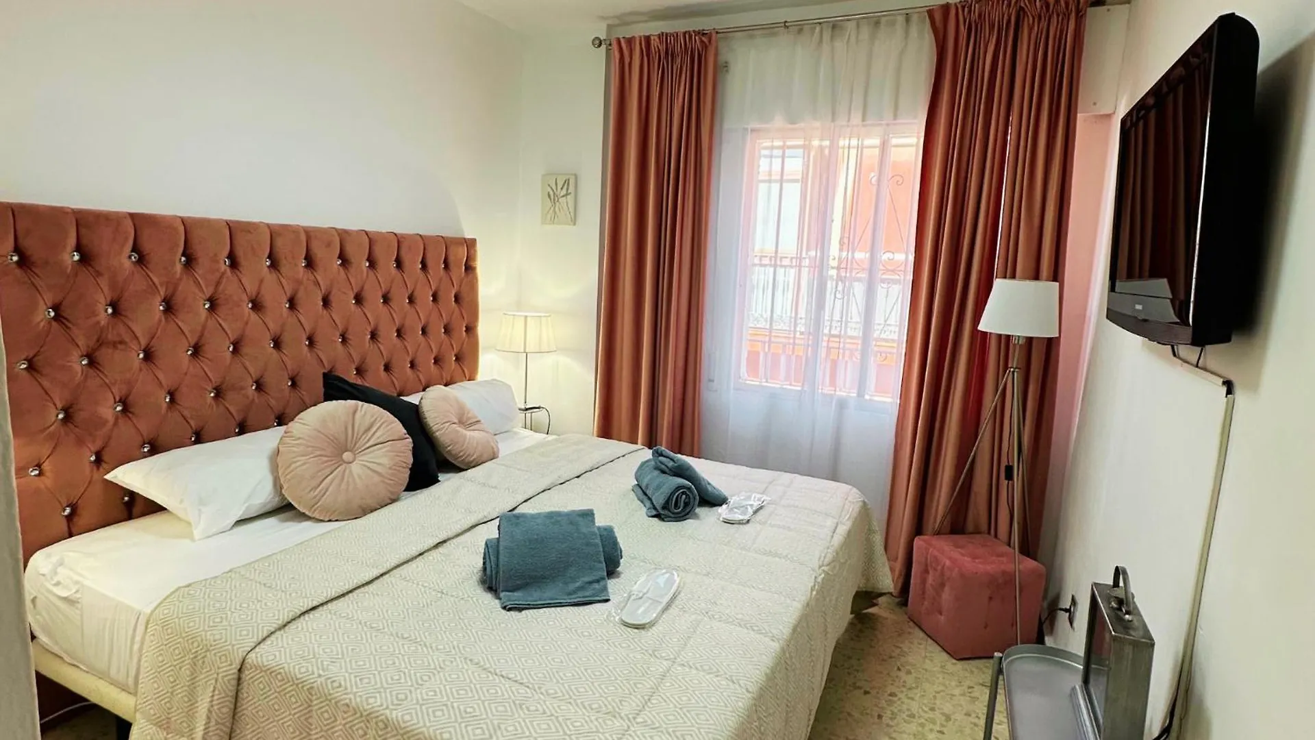 Spacious 3Br Walk To Beach & Old Town Marbella Apartment