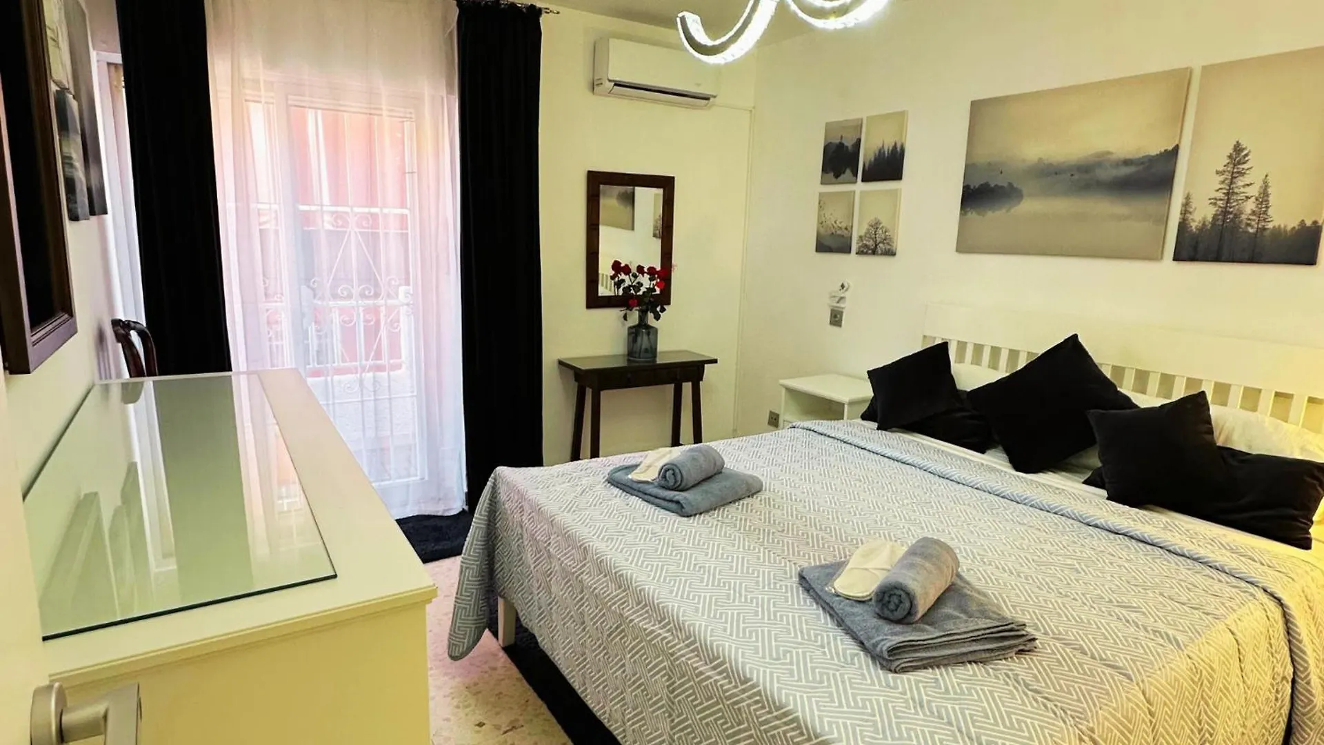 Spacious 3Br Walk To Beach & Old Town Marbella 0*,  Španělsko